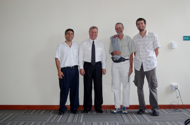 Desde la izquierda, los doctores Christopher Papadopoulos, Kelvin Willoughby, William Frey y Marcel Castro. <br>Suministrada