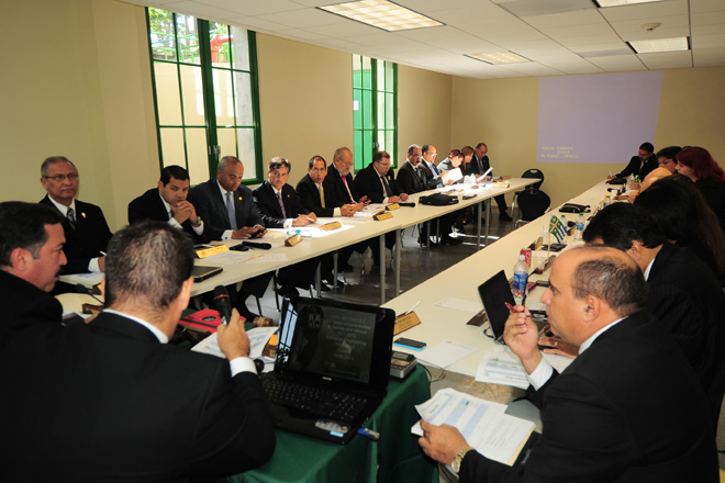 Adem&aacute;s de la develaci&oacute;n de la tarja, la Junta de Gobierno del CIAPR celebr&oacute; su reuni&oacute;n anual en el campus colegial.<br>Carlos D&iacute;az / Prensa RUM