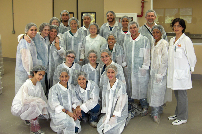 Los estudiantes del Programa de Pre-Veterinaria del RUM deben completar 108 cr&eacute;ditos y un sinn&uacute;mero de experiencias en laboratorios y trabajo de campo.<br>Suministrada