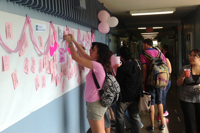 Las asociaciones estudiantiles de ININ habilitaron un tabl&oacute;n de expresi&oacute;n para ubicar mensajes de solidaridad con los pacientes y sobrevivientes de c&aacute;ncer del seno.<br>Suministrada