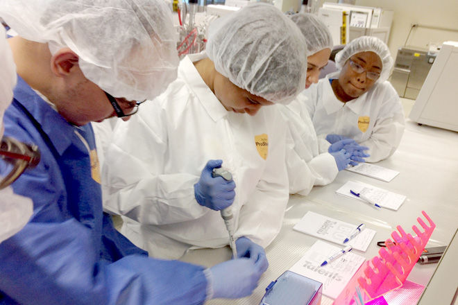 30 j&oacute;venes participaron en la segunda jornada del programa <em>Amgen BioTalents.</em><br>Suministrada