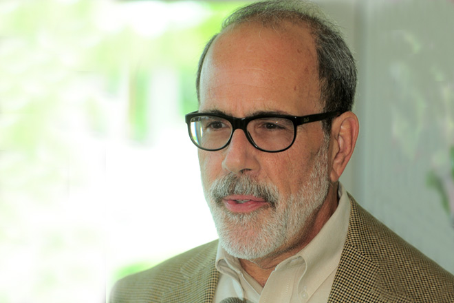 El doctor Alfonso Latoni, de los Institutos Nacionales de la Salud en Washington, D.C., ofreci&oacute; una demostraci&oacute;n sobre el proceso que se lleva a cabo en la revisi&oacute;n y evaluaci&oacute;n de propuestas.<br>Carlos D&iacute;az / Prensa RUM