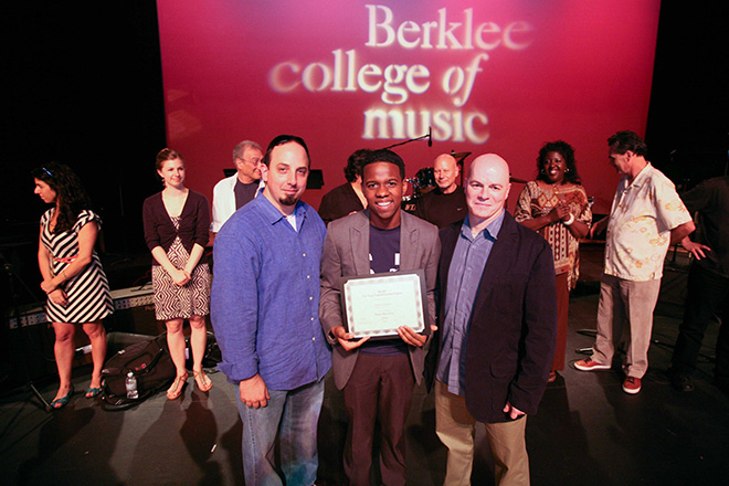 El estudiante Joel R. Corpor&aacute;n G&oacute;mez recibi&oacute; una beca para estudiar m&uacute;sica en el <em>Berklee College of Music</em>, de Boston.<br>Suministrada