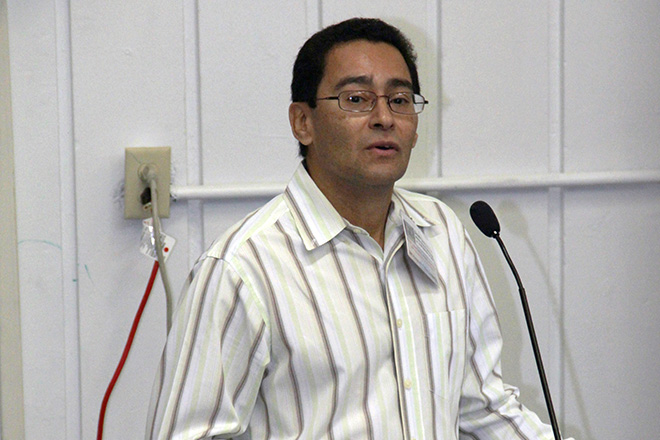El doctor Fernando Gilbes se dirige a los presentes en una de las actividades de la Semana.<br>Joshua Arbelo/Taller de Estudiantes Prensa RUM