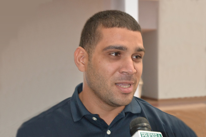 Elson Cor&eacute; del programa graduado de Geolog&iacute;a cuenta con una ayudant&iacute;a de investigaci&oacute;n que le permitir&aacute; adelantar su propuesta de tesis y presentarla durante el semestre.<br>Carlos D&iacute;az / Prensa RUM