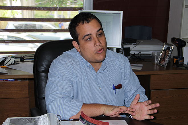 El doctor Ricky Valent&iacute;n, del Departamento de Ingenier&iacute;a Mec&aacute;nica, es el investigador principal del proyecto.<br>Joshua Arbelo/Taller de Estudiantes Prensa RUM
