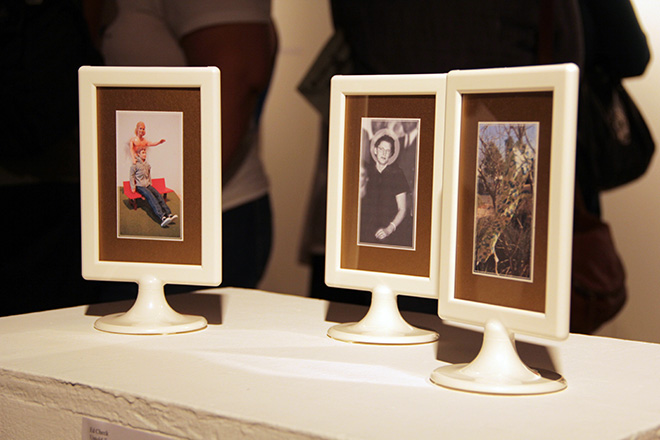 La variada exhibici&oacute;n, que contiene 26 piezas en m&uacute;ltiples medios, abri&oacute; al p&uacute;blico el pasado jueves, 24 de enero de 2013 en la Galer&iacute;a de Arte del Departamento de Humanidades.<br>Joshua Arbelo/Taller de Estudiantes Prensa RUM