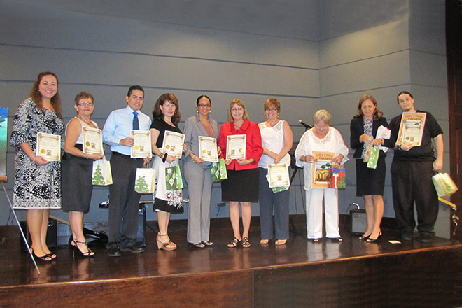 La presentaci&oacute;n de la edici&oacute;n ampliada de <em>Calez y otros espejismos</em> reuni&oacute; a colegas y alumnos de la profesora.<br>Suministrada