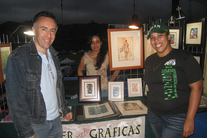 Los artistas, junto a su mentor, participaron en el reciente Festival del Acabe del Caf&eacute; en Maricao. <br>Suministrada