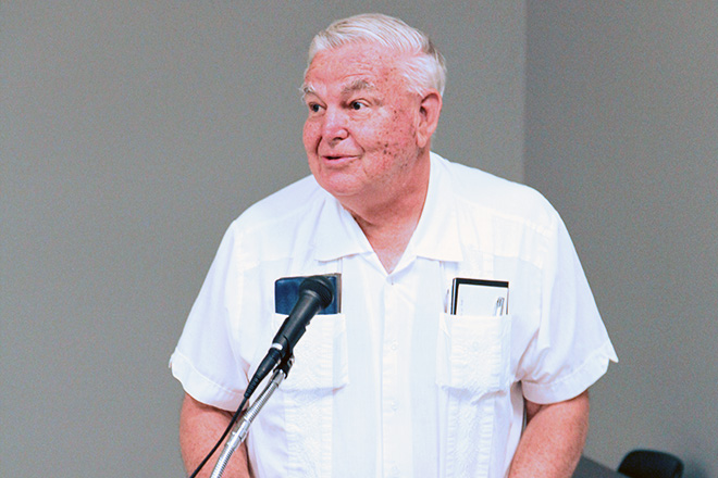 El doctor Fernando Pic&oacute; dict&oacute; la conferencia <em>La Universidad sin entorno</em> como parte de la celebraci&oacute;n del aniversario del Instituto para el Desarrollo de las Comunidades.<br>Joshua Arbelo/Taller de estudiantes Prensa RUM