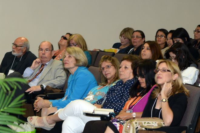 En el Simposio tambi&eacute;n participaron como ponentes los doctores Jos&eacute; Bauermeister, &Aacute;ngeles Acosta, Mae Lynn Reyes, Amanda Clinton, Bernadette Delgado, Mary Annette Moreno, y Nellie Zambrana. <br>Carlos D&iacute;az / Prensa RUM