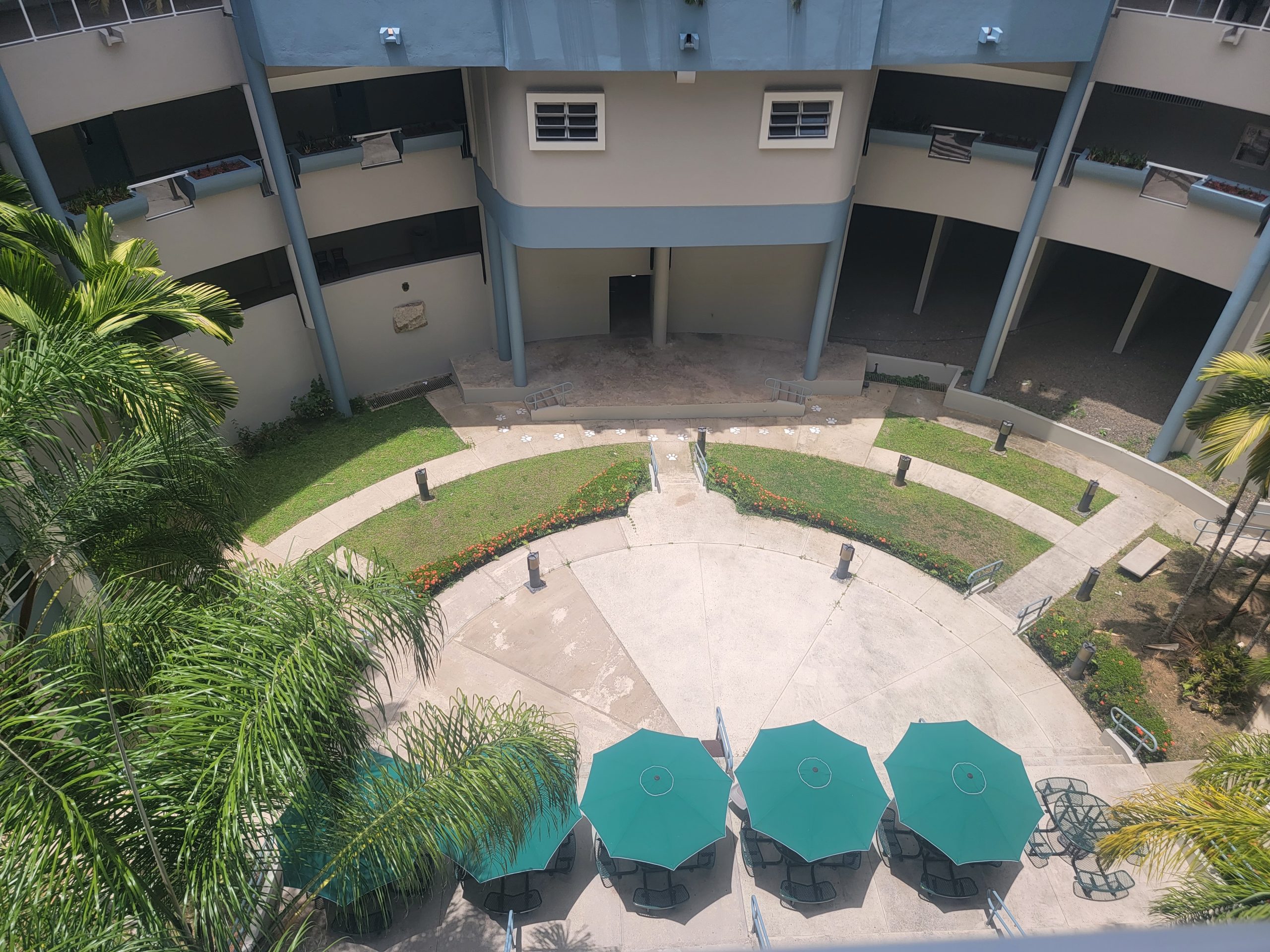 Patio interior ADEM