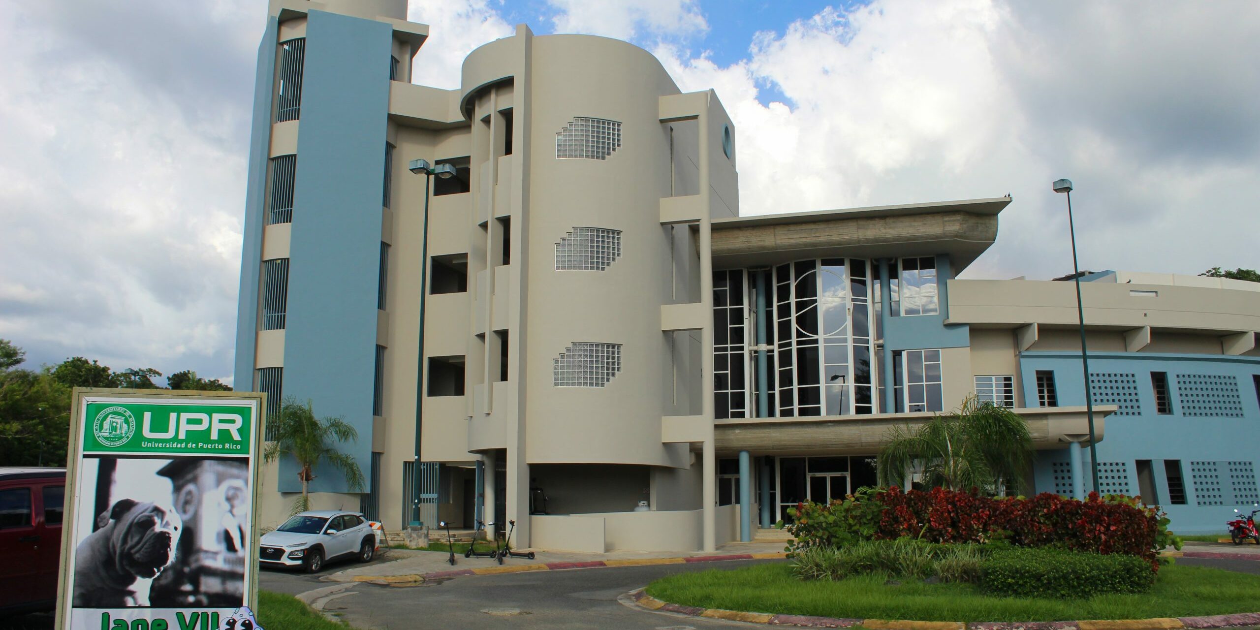 Fachada frontal exterior ADEM