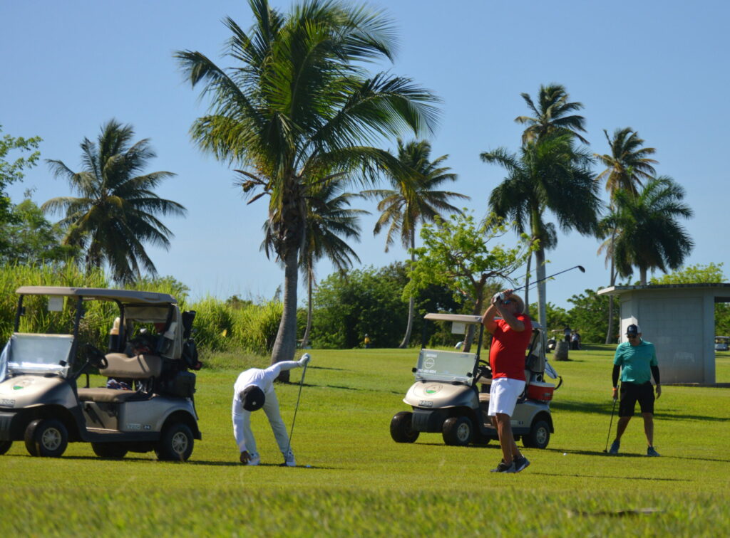 Disfrutando del paisaje mientras se juega Golf