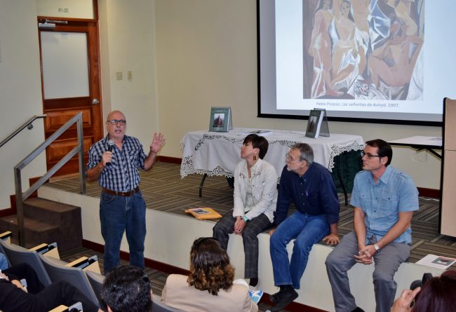 El profesor Félix Zapata contribuyó a la discusión.