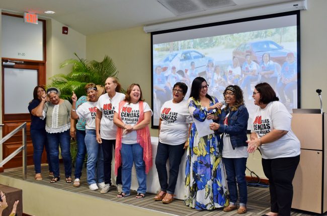 Mujeres líderes de Tallaboa, Peñuelas, reciben dedicatoria del Coloquio
