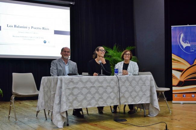 El Dr. Michael Campbell y las doctoras Laetizia Castellani y Marie J. Paoletti durante el primer panel.
