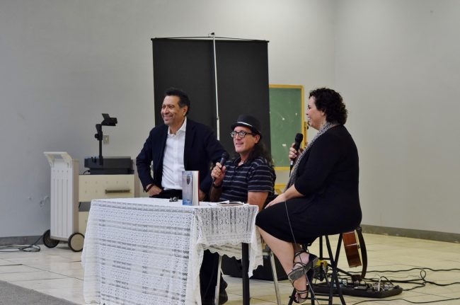 Carlos R. Gómez, Prof. Alberto Martínez Márquez, Dra. Ángela Valentín / Coloquio entre escritores
