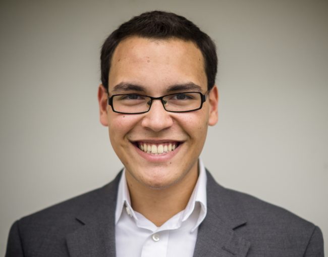 Efraín es natural del pueblo de Utuado y estudiante de Biotec.