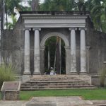 Pórtico del Recinto Universitario de Mayagüez