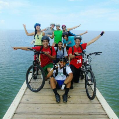 Participantes de Ride a Bike en el muelle el Dockey en Mayagüez.