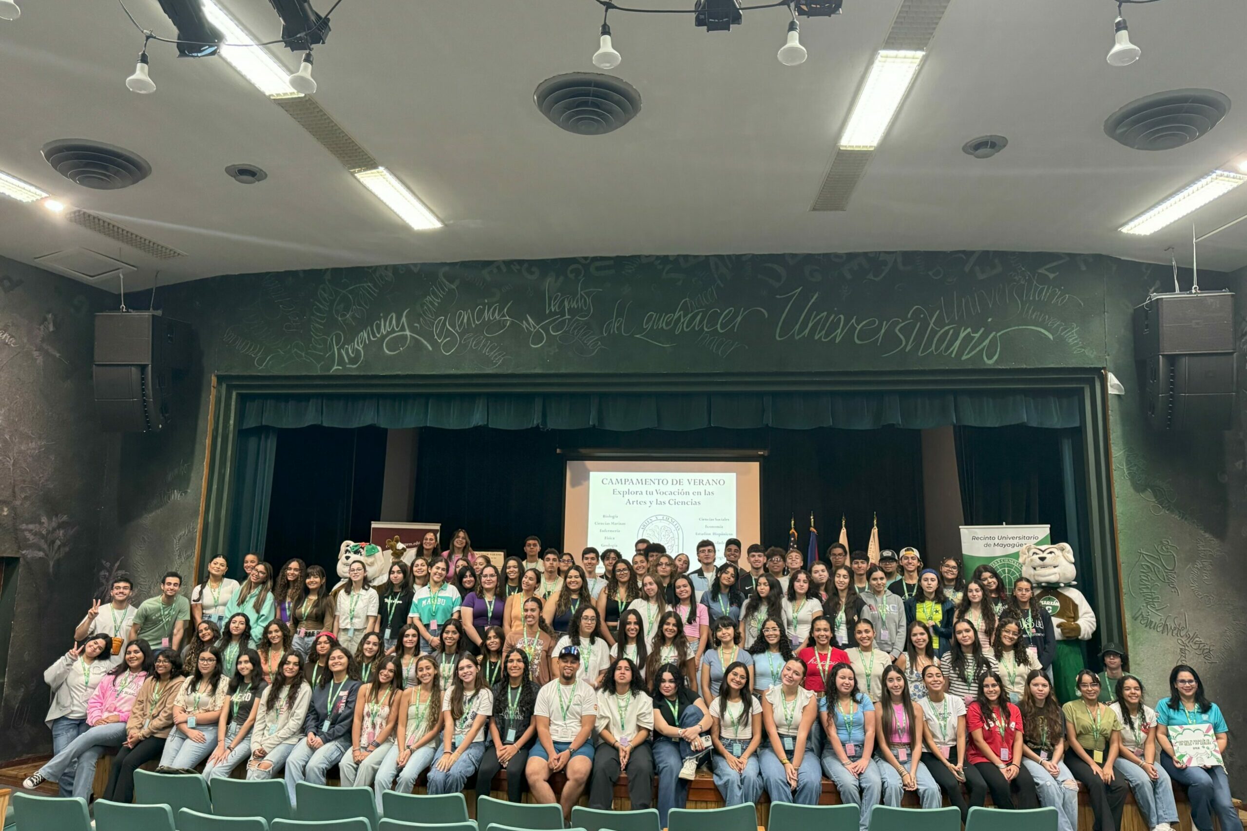 Dia 1 – El grupo de participantes en el Anfiteatro Ramón Figueroa Chapel