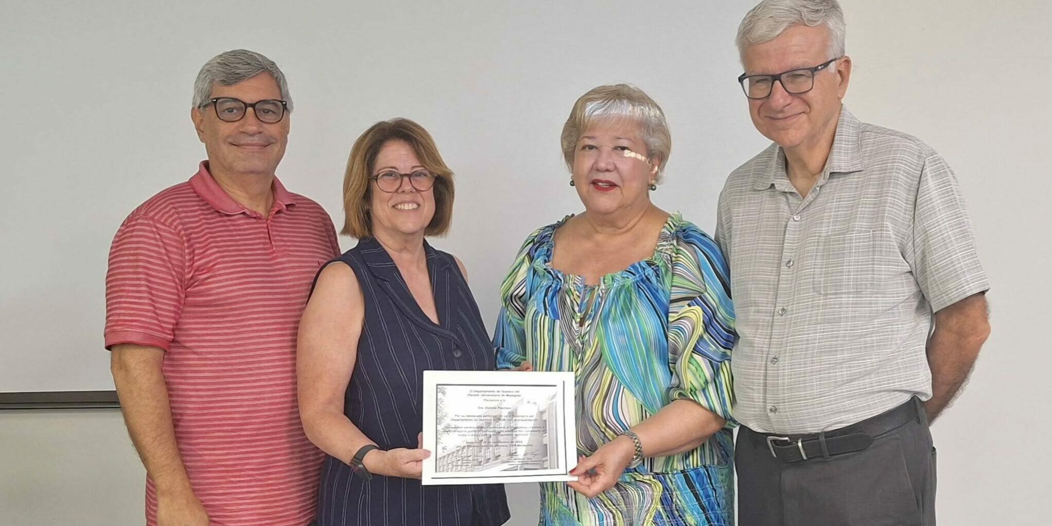 Dr. Robert Rios, Dra. Belinda Pastrana, Dra. Carmen Vega y Dr. Rodolfo Romanach