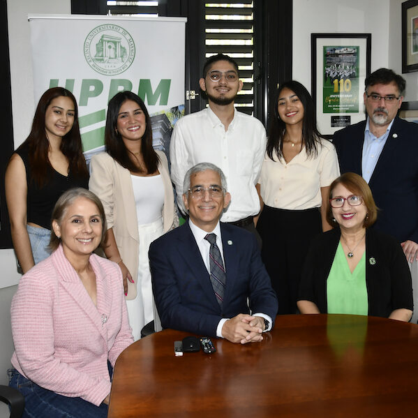 Cuatro colegiales representan al RUM en internados de verano en SUNY Upstate Medical y Stony Brook University