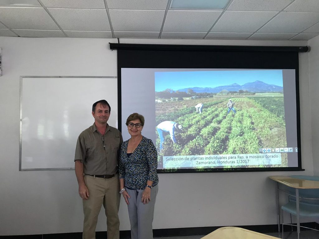 Dr. Tim Porch y Lydia I. Rivera Vargas, Ph.D.