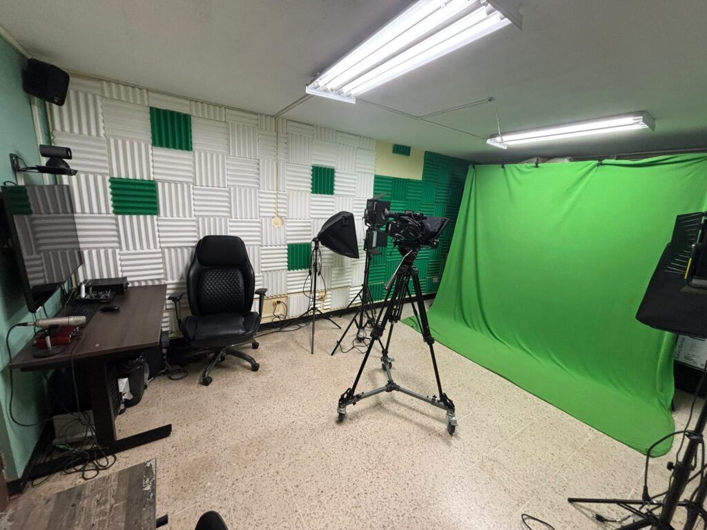 Studio B213
