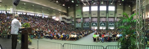 The UPRM Mangual gym, packed with hundreds of people who are giving a warm welcome to students at the English Department.