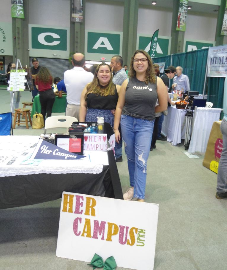 Her Campus association members in the Open House at "El Colegio".