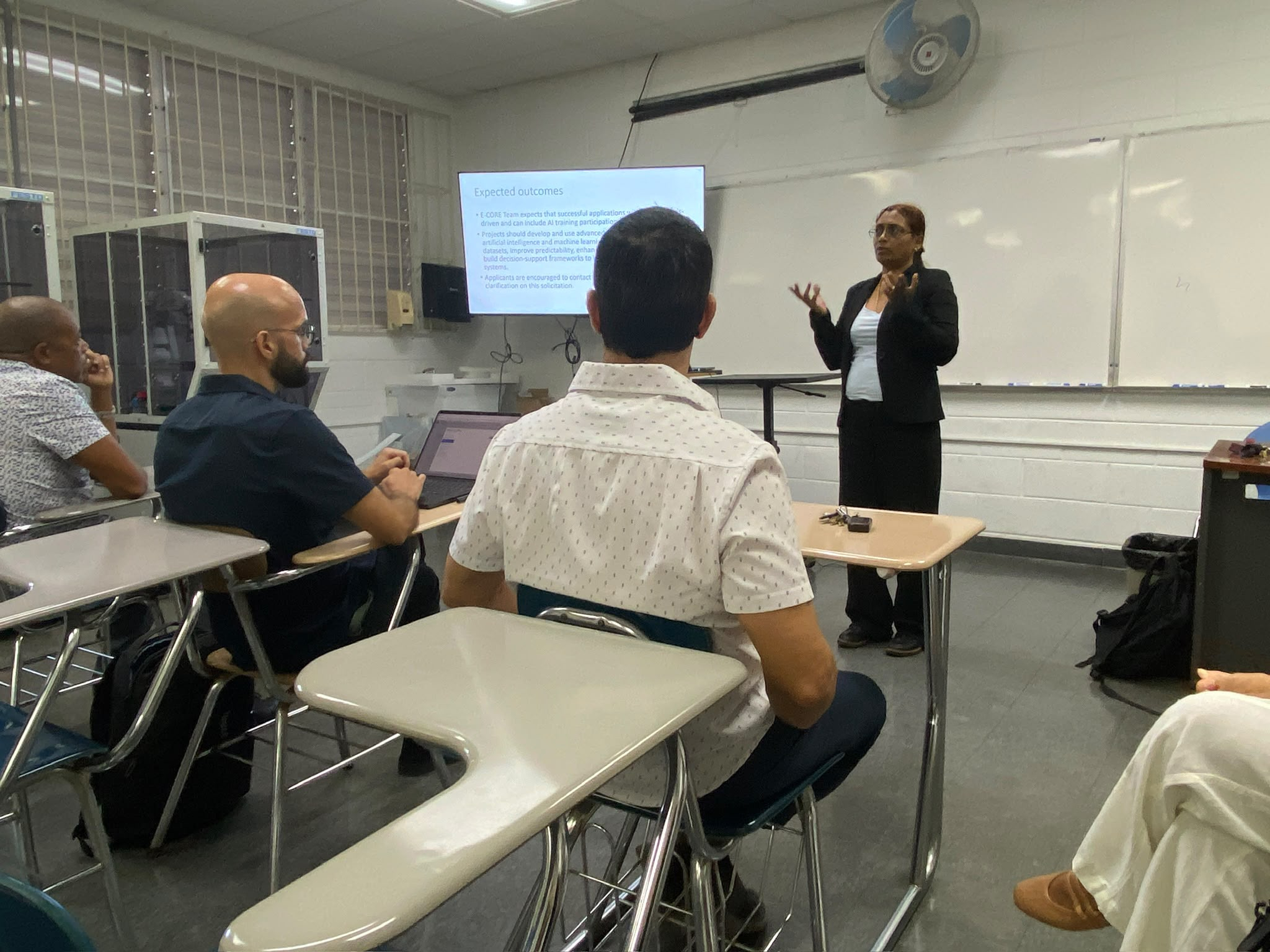 Presentation during the UPR Aguadilla seed award information session