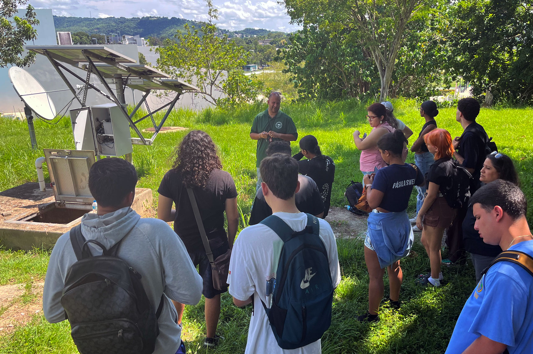 Undergraduate students from diverse disciplines completed the Images of the Earth course