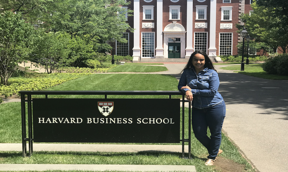 La colegial Sara Liah Acosta Ortiz realizó un internado en la prestigiosa Harvard Business School. (Suministrada)