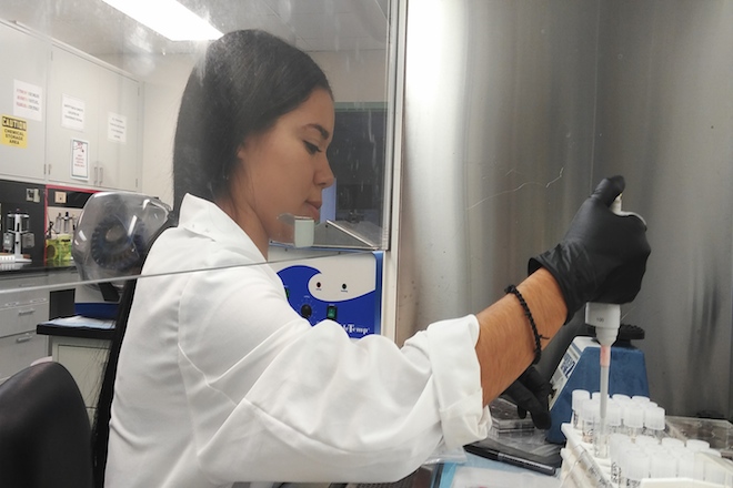 Paola fue seleccionada por el Departamento de Agricultura de Estados Unidos (USDA), para trabajar en el Livestock Behavior Research Unit, ubicado en Purdue University. Indiana. Suministrada
