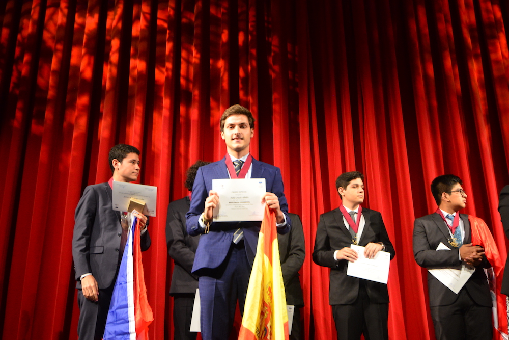 Pablo Criado Albillo, un estudiante oriundo de Valladolid, España se convirtió en el Ganador Absoluto de la XXIII OIbF, al obtener la puntuación más alta en el evento. Foto Carlos Díaz/Prensa RUM