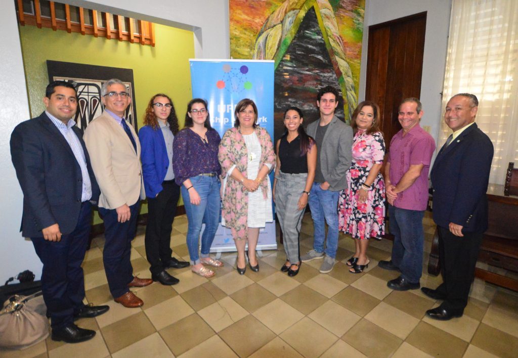 Los nuevos UIF fueron reconocidos por la rectora interina, Wilma L. Santiago Gabrielini (en el centro). Foto Carlos Díaz/Prensa RUM