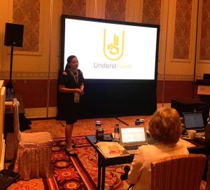 Alondra Toledo Febus durante la presentación de su aplicación UnderstHand en la competencia de emprendimiento GSEA. Suministrada