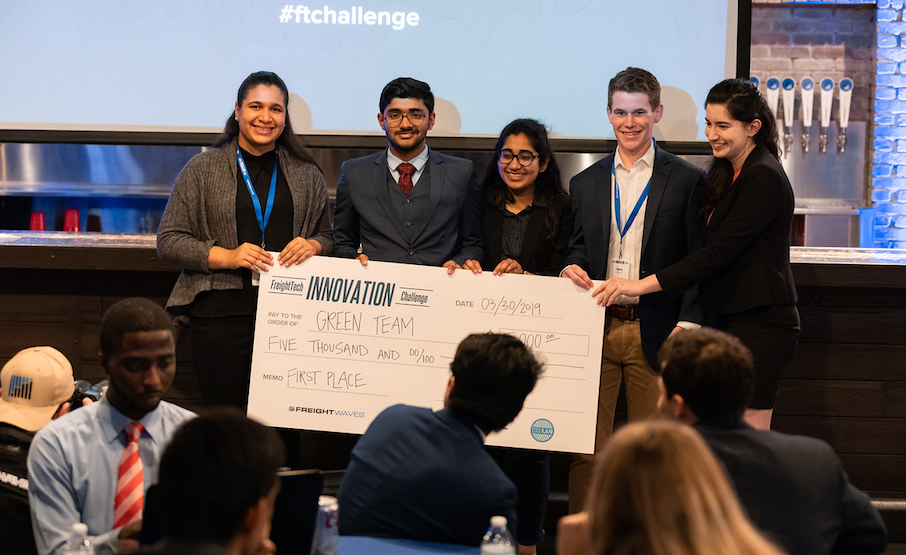 La estudiante Marlene E. Frías Hiraldo (a la izquierda), del Departamento de Ingeniería Industrial (ININ) del Recinto Universitario de Mayagüez, fue parte del equipo ganador del FreightTech Innovation Challenge que se llevó a cabo en Chattanooga, Tennessee. Suministrada