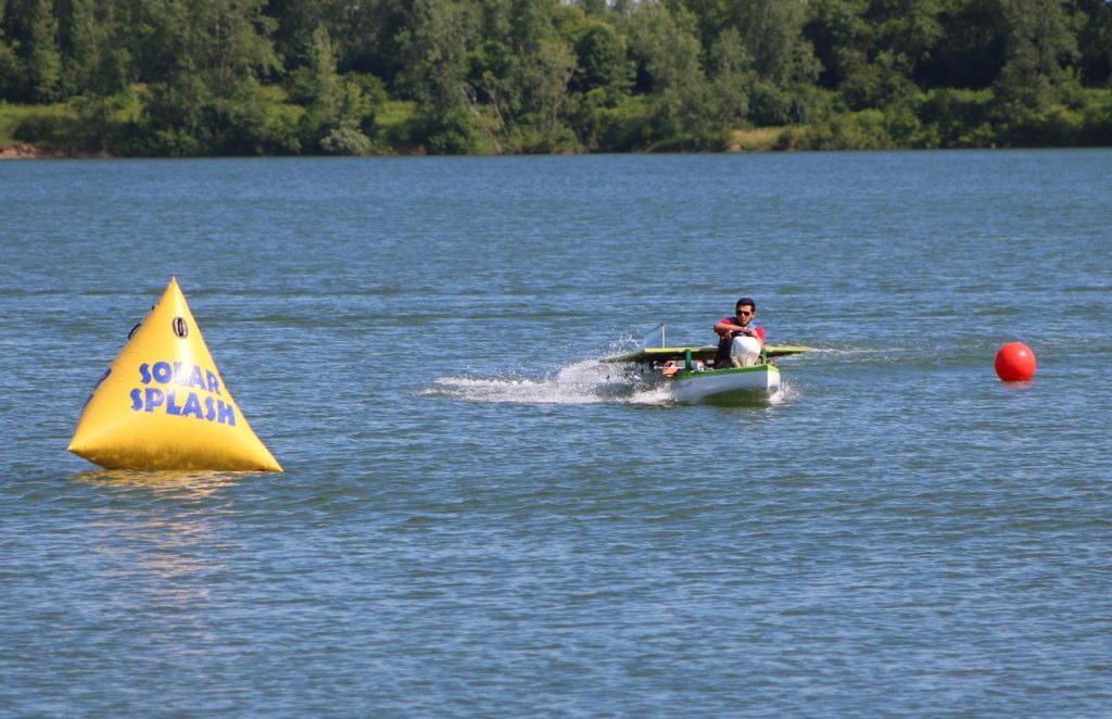 El bote colegial es el único de la competencia que tiene que viajar en barco para llegar hasta Ohio.