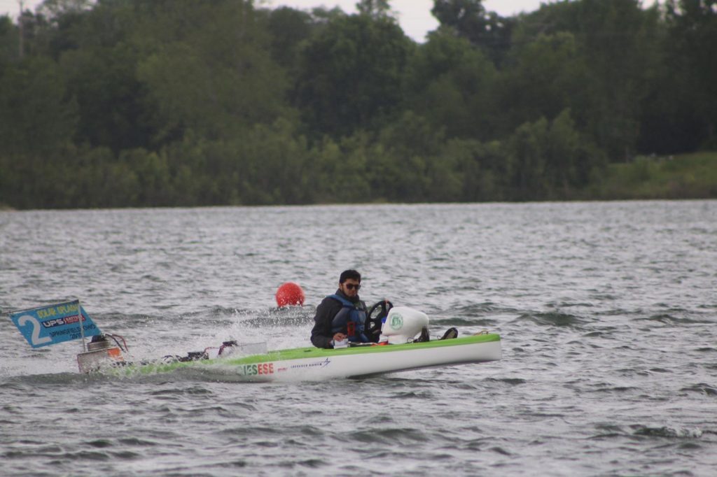 El bote solar del RUM dominó por primera vez el evento de velocidad