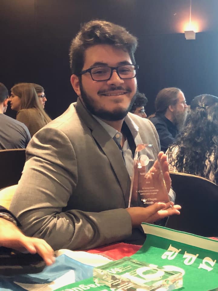 El Premio de Liderazgo Todd B. Hawley, se le otorgó al joven Kelby D’Angelo Palencia Torres, presidente de SEDS-UPRM. Suministrada