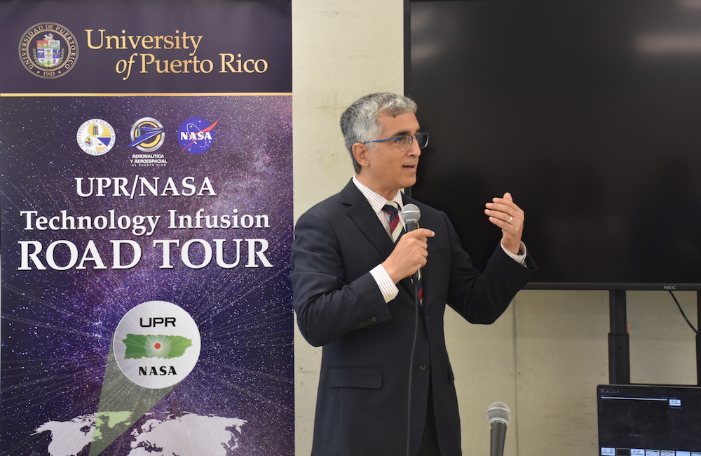 Al inicio de la presentación, el doctor Agustín Rullán, rector del RUM habló sobre el Colegio. Foto Mariam Ludim Rosa/Prensa RUM