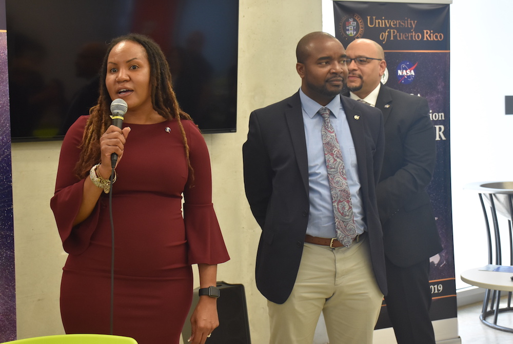 Portavoces de NASA dan la bienvenida a la delegación colegial. Foto Mariam Ludim Rosa/Prensa RUM