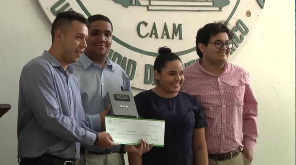 El segundo premio recayó en el grupo que gestó el Plant Environmental Monitoring System. (Foto por Carlos Díaz/Prensa RUM)