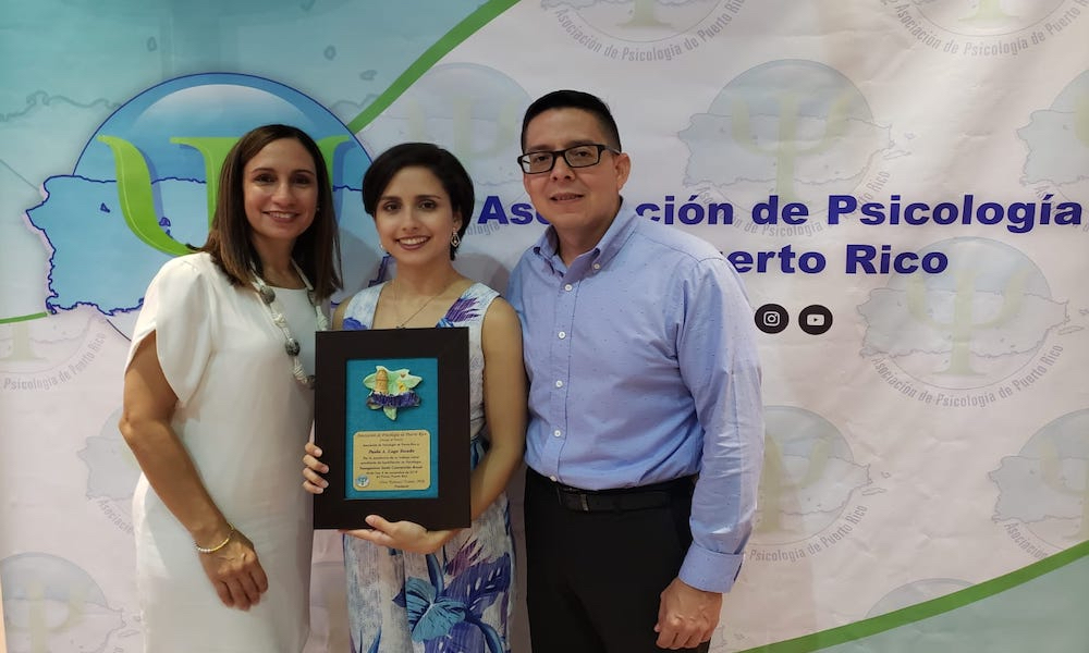 La colegial Paola Alexandra Lugo Tosado asistió al evento en compañía de sus padres. (Foto suministrada)