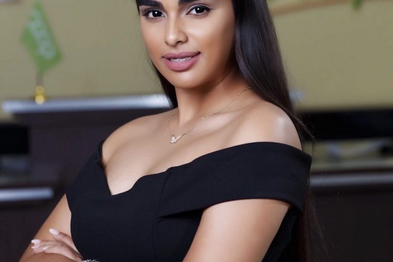 La estudiante Sara Liah Acosta Ortiz, quien cursa su último semestre en las concentraciones de Contabilidad y Gerencia Industrial del Colegio de Administración de Empresas (ADEM) del Recinto Universitario de Mayagüez (RUM), de la Universidad de Puerto Rico (UPR), fue una de las cinco ganadoras de un reto lanzado por el Instituto Americano de Contadores Públicos Autorizados (AICPA) para recoger las impresiones de futuros aspirantes a CPA sobre la profesión. Suministrada