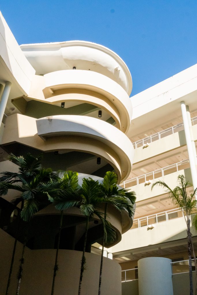 - Programa de Estudios Graduados ADEM