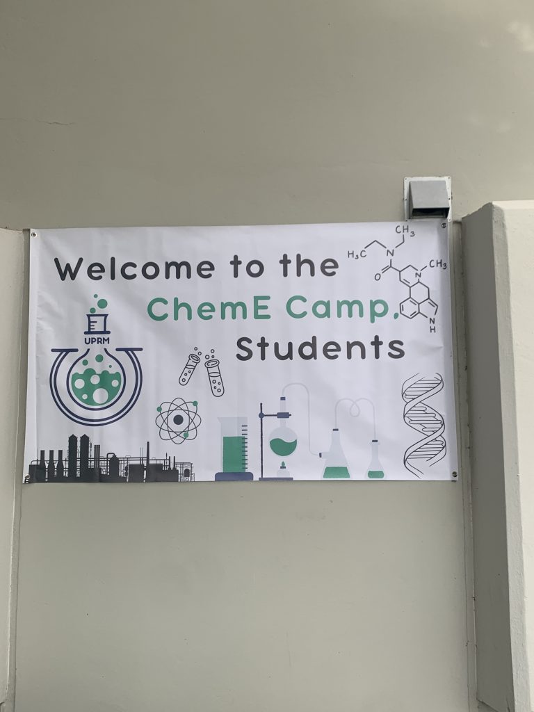 ChemE Camp: Educando a Estudiantes de Escuela Superior